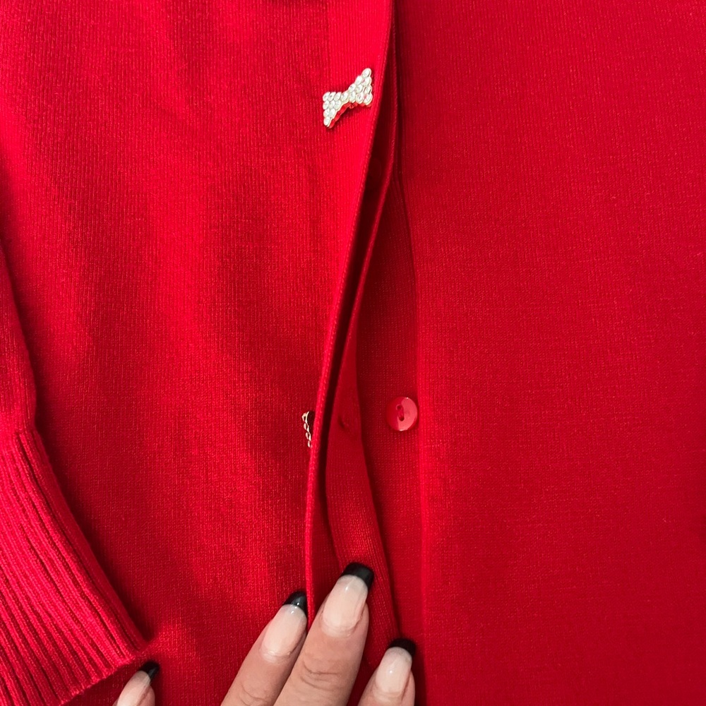 Cable & Gauge Red Bow-Button Cardigan - Picture 5 of 9